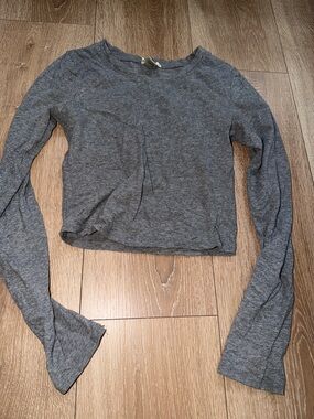 Bozzolo Gray Long-Sleeve Cropped Tee